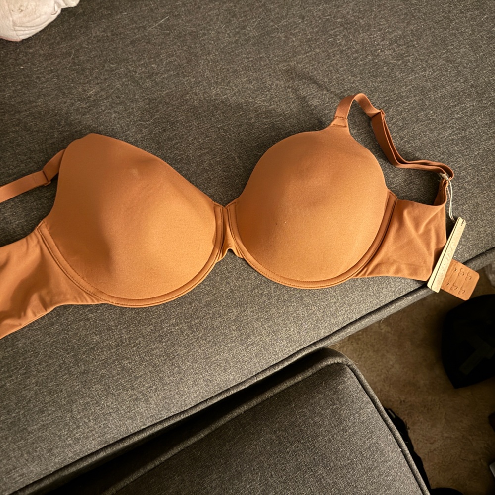 SKIMS NWT Brown Seamless Bra with Adjustable Straps
